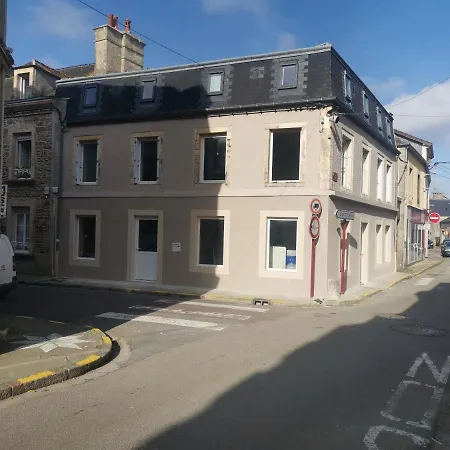 Des Thins Apartment